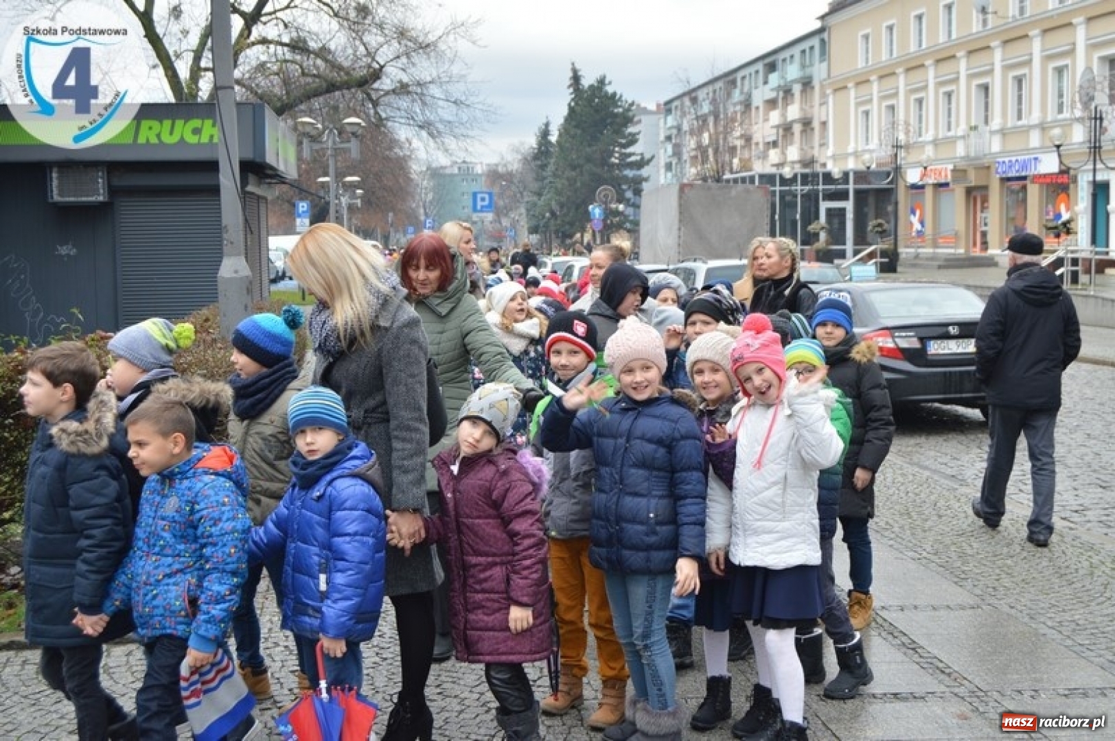 Zdjęcie w galerii na portalu naszraciborz.pl: Raciborska SP 4 obchodziła Dzień Patrona wiadomości z regionu