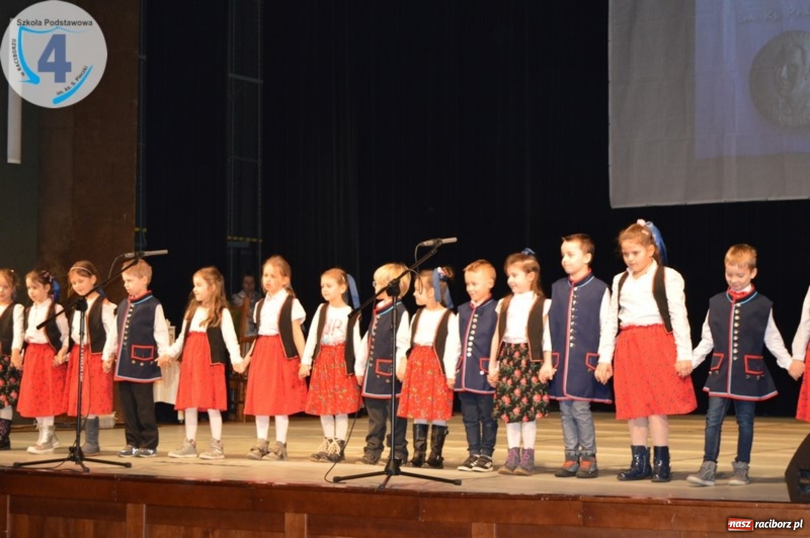 Zdjęcie w galerii na portalu naszraciborz.pl: Raciborska SP 4 obchodziła Dzień Patrona wiadomości z regionu