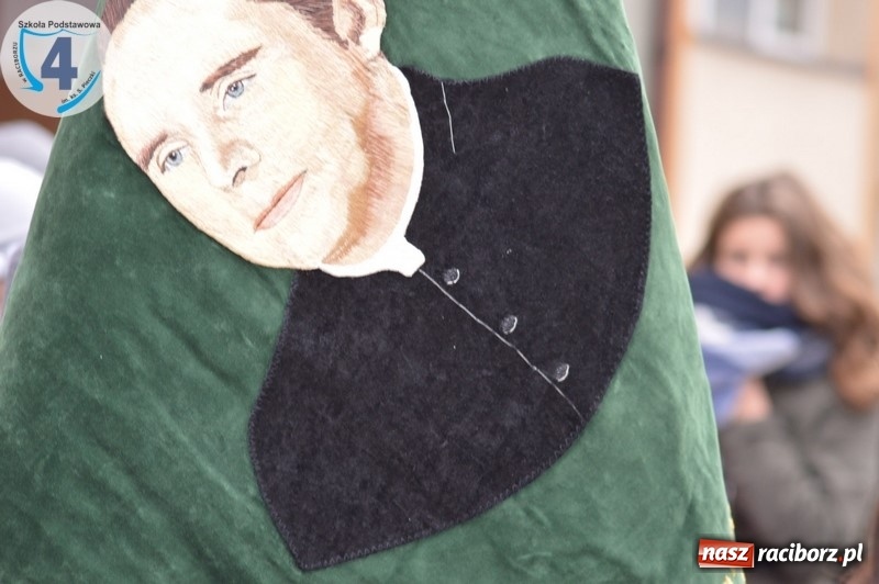 Zdjęcie w galerii na portalu naszraciborz.pl: Raciborska SP 4 obchodziła Dzień Patrona wiadomości z regionu