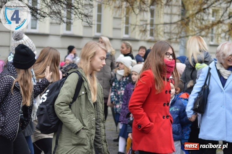 Zdjęcie w galerii na portalu naszraciborz.pl: Raciborska SP 4 obchodziła Dzień Patrona wiadomości z regionu