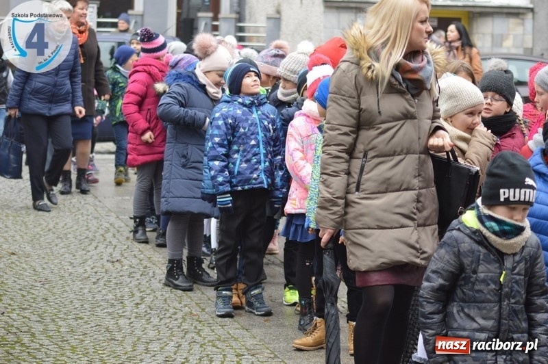 Zdjęcie w galerii na portalu naszraciborz.pl: Raciborska SP 4 obchodziła Dzień Patrona wiadomości z regionu