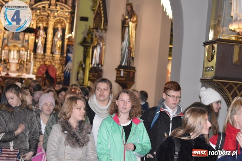 Zdjęcie w galerii na portalu naszraciborz.pl: Raciborska SP 4 obchodziła Dzień Patrona wiadomości z regionu