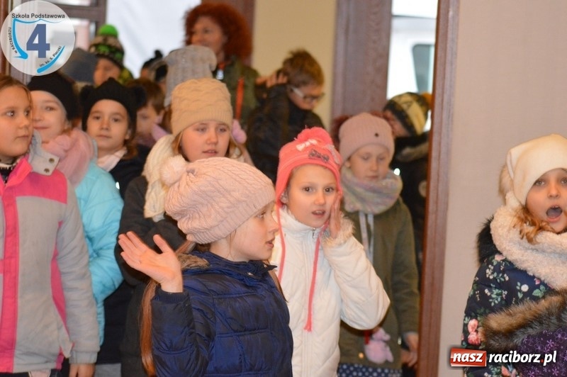 Zdjęcie w galerii na portalu naszraciborz.pl: Raciborska SP 4 obchodziła Dzień Patrona wiadomości z regionu