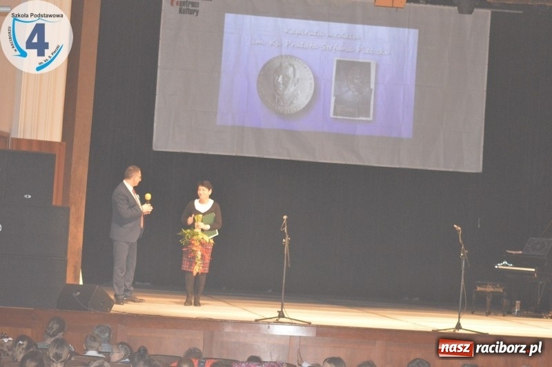 Zdjęcie w galerii na portalu naszraciborz.pl: Raciborska SP 4 obchodziła Dzień Patrona wiadomości z regionu