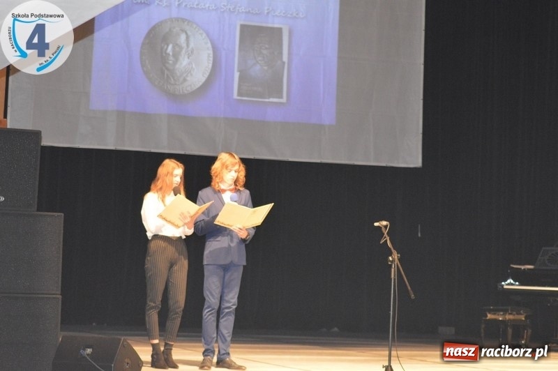 Zdjęcie w galerii na portalu naszraciborz.pl: Raciborska SP 4 obchodziła Dzień Patrona wiadomości z regionu