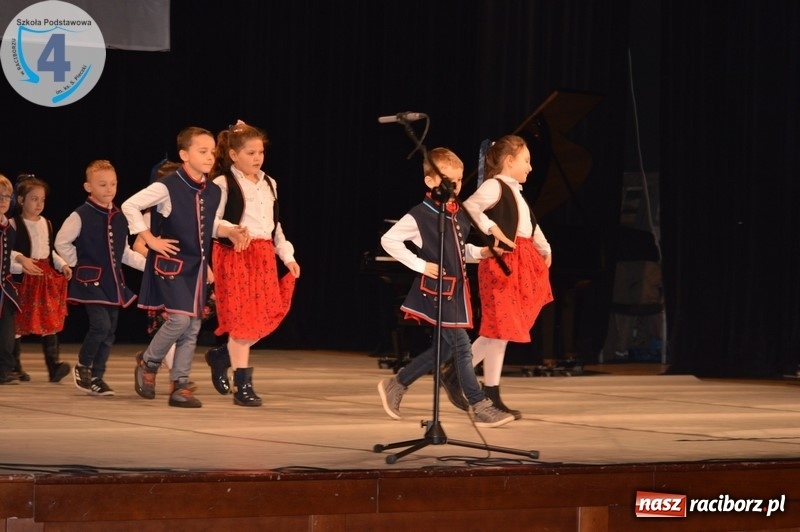 Zdjęcie w galerii na portalu naszraciborz.pl: Raciborska SP 4 obchodziła Dzień Patrona wiadomości z regionu