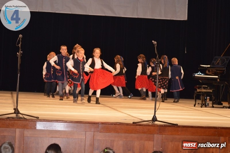 Zdjęcie w galerii na portalu naszraciborz.pl: Raciborska SP 4 obchodziła Dzień Patrona wiadomości z regionu