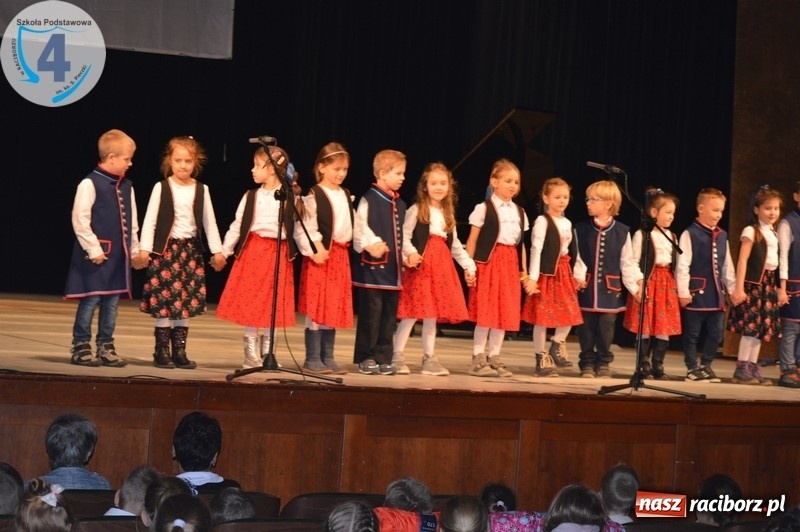 Zdjęcie w galerii na portalu naszraciborz.pl: Raciborska SP 4 obchodziła Dzień Patrona wiadomości z regionu
