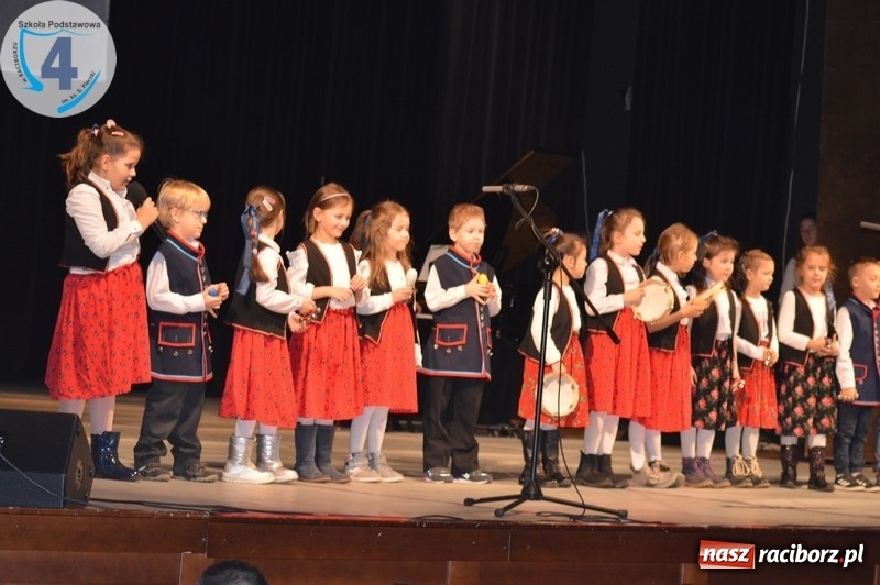 Zdjęcie w galerii na portalu naszraciborz.pl: Raciborska SP 4 obchodziła Dzień Patrona wiadomości z regionu