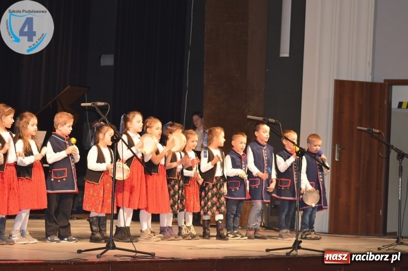 Zdjęcie w galerii na portalu naszraciborz.pl: Raciborska SP 4 obchodziła Dzień Patrona wiadomości z regionu