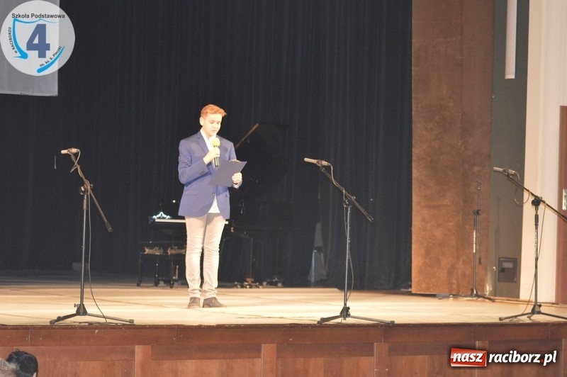 Zdjęcie w galerii na portalu naszraciborz.pl: Raciborska SP 4 obchodziła Dzień Patrona wiadomości z regionu