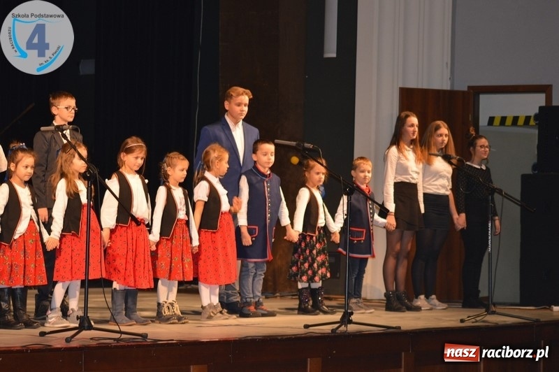 Zdjęcie w galerii na portalu naszraciborz.pl: Raciborska SP 4 obchodziła Dzień Patrona wiadomości z regionu