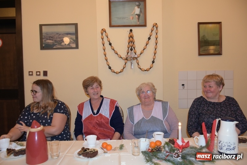 Zdjęcie w galerii na portalu naszraciborz.pl: Mikołaj odwiedził gospodynie z Tworkowa wiadomości z regionu