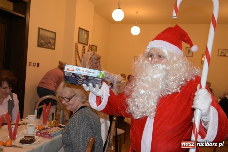 Zdjęcie w galerii na portalu naszraciborz.pl: Mikołaj odwiedził gospodynie z Tworkowa wiadomości z regionu