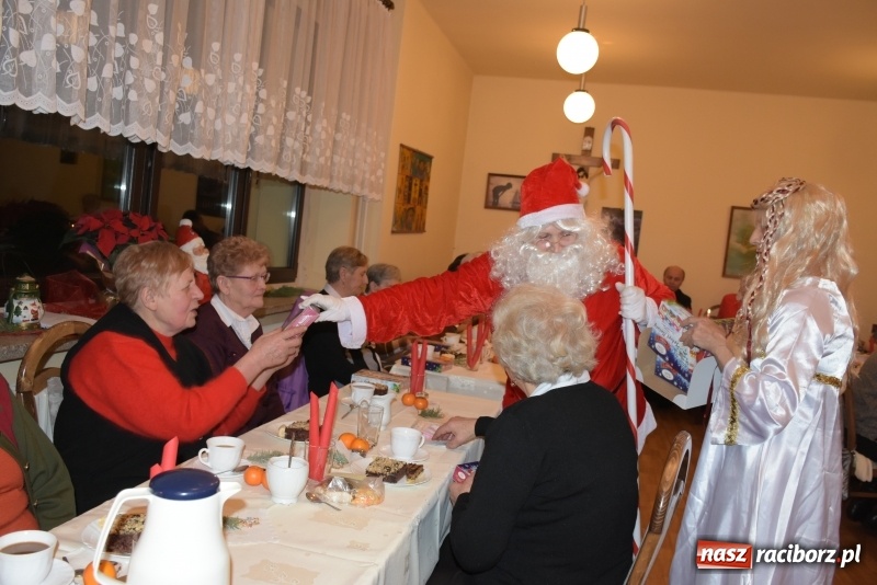 Zdjęcie w galerii na portalu naszraciborz.pl: Mikołaj odwiedził gospodynie z Tworkowa wiadomości z regionu