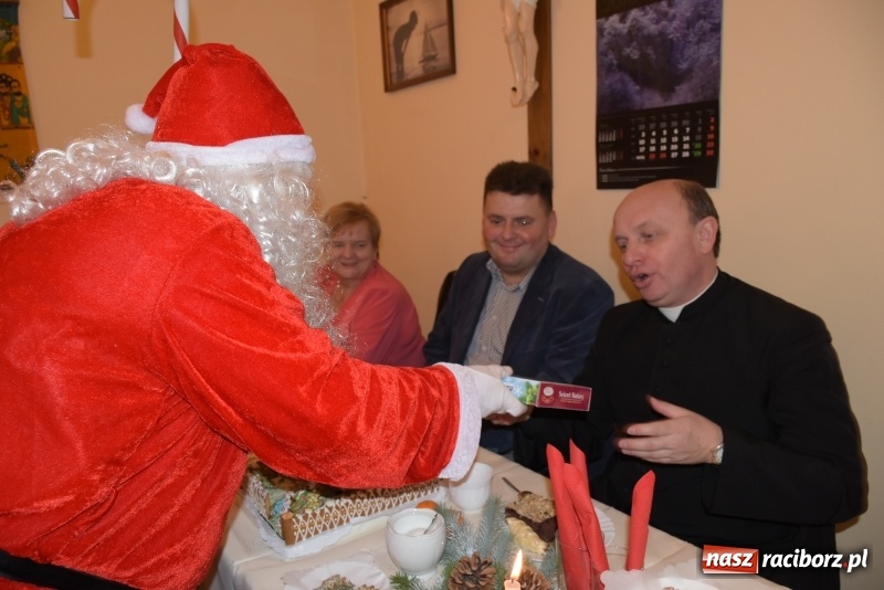 Zdjęcie w galerii na portalu naszraciborz.pl: Mikołaj odwiedził gospodynie z Tworkowa wiadomości z regionu