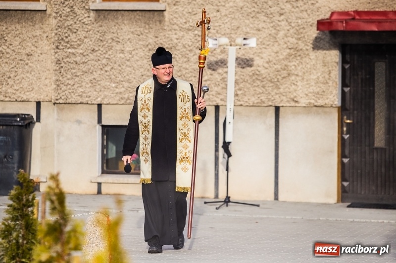 Zdjęcie w galerii na portalu naszraciborz.pl: Pradawnym zwyczajem w Krzanowicach przeszła dziś procesja konna na św. Mikołaja FOTO i WIDEO wiadomości z regionu