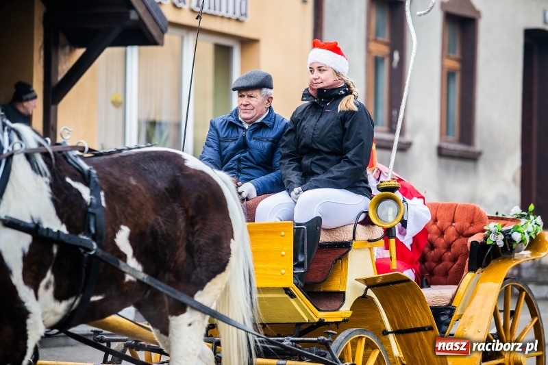 Zdjęcie w galerii na portalu naszraciborz.pl: Pradawnym zwyczajem w Krzanowicach przeszła dziś procesja konna na św. Mikołaja FOTO i WIDEO wiadomości z regionu