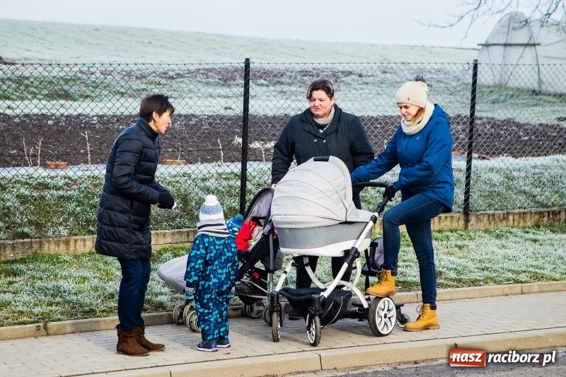 Zdjęcie w galerii na portalu naszraciborz.pl: Pradawnym zwyczajem w Krzanowicach przeszła dziś procesja konna na św. Mikołaja FOTO i WIDEO wiadomości z regionu