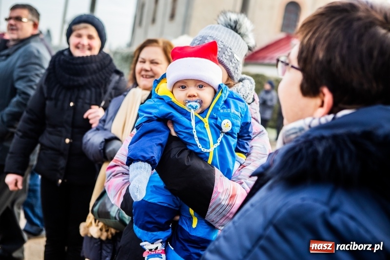 Zdjęcie w galerii na portalu naszraciborz.pl: Pradawnym zwyczajem w Krzanowicach przeszła dziś procesja konna na św. Mikołaja FOTO i WIDEO wiadomości z regionu