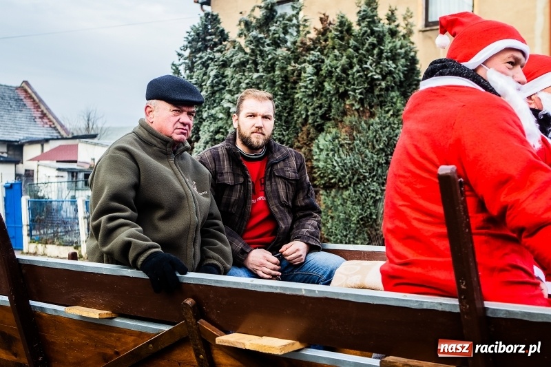 Zdjęcie w galerii na portalu naszraciborz.pl: Pradawnym zwyczajem w Krzanowicach przeszła dziś procesja konna na św. Mikołaja FOTO i WIDEO wiadomości z regionu
