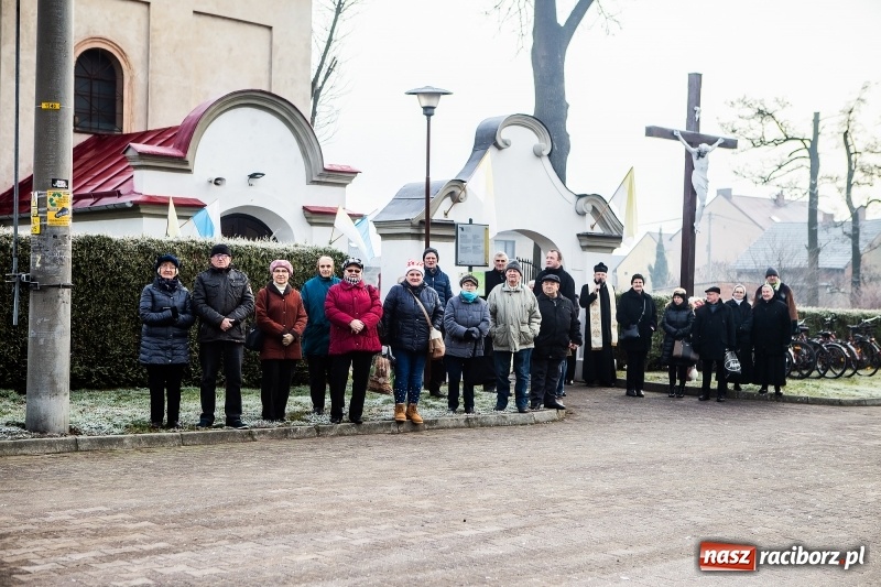 Zdjęcie w galerii na portalu naszraciborz.pl: Pradawnym zwyczajem w Krzanowicach przeszła dziś procesja konna na św. Mikołaja FOTO i WIDEO wiadomości z regionu