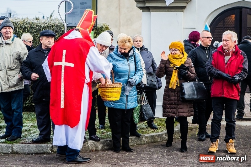 Zdjęcie w galerii na portalu naszraciborz.pl: Pradawnym zwyczajem w Krzanowicach przeszła dziś procesja konna na św. Mikołaja FOTO i WIDEO wiadomości z regionu