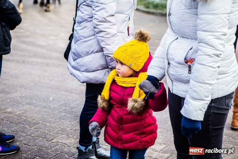 Zdjęcie w galerii na portalu naszraciborz.pl: Pradawnym zwyczajem w Krzanowicach przeszła dziś procesja konna na św. Mikołaja FOTO i WIDEO wiadomości z regionu