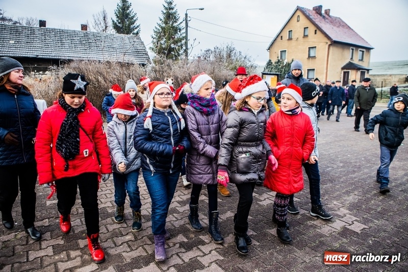 Zdjęcie w galerii na portalu naszraciborz.pl: Pradawnym zwyczajem w Krzanowicach przeszła dziś procesja konna na św. Mikołaja FOTO i WIDEO wiadomości z regionu