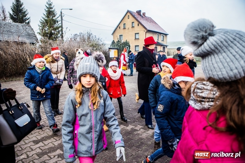 Zdjęcie w galerii na portalu naszraciborz.pl: Pradawnym zwyczajem w Krzanowicach przeszła dziś procesja konna na św. Mikołaja FOTO i WIDEO wiadomości z regionu