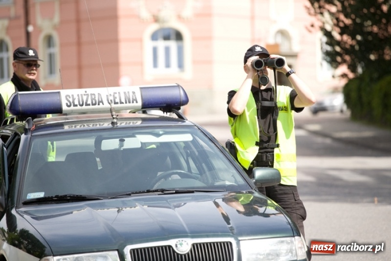 Zdjęcie w galerii na portalu naszraciborz.pl: Paliwa pod lupą skarbówki. Śląska KAS wyposażona w nowoczesne mobilne laboratorium wiadomości z regionu