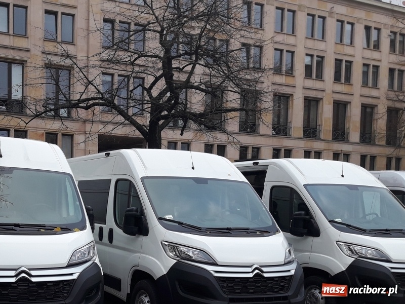 Zdjęcie w galerii na portalu naszraciborz.pl: Paliwa pod lupą skarbówki. Śląska KAS wyposażona w nowoczesne mobilne laboratorium wiadomości z regionu