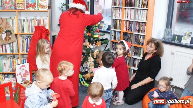Zdjęcie w galerii na portalu naszraciborz.pl: Mikołajkowe spotkanie w Klubie Malucha w bibliotece na Ostrogu wiadomości z regionu