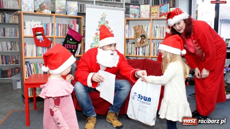 Zdjęcie w galerii na portalu naszraciborz.pl: Mikołajkowe spotkanie w Klubie Malucha w bibliotece na Ostrogu wiadomości z regionu