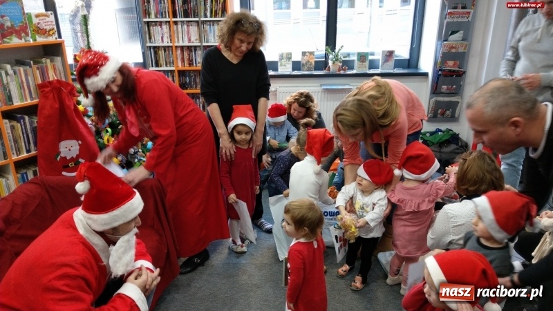 Zdjęcie w galerii na portalu naszraciborz.pl: Mikołajkowe spotkanie w Klubie Malucha w bibliotece na Ostrogu wiadomości z regionu
