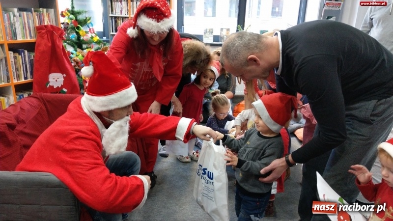 Zdjęcie w galerii na portalu naszraciborz.pl: Mikołajkowe spotkanie w Klubie Malucha w bibliotece na Ostrogu wiadomości z regionu
