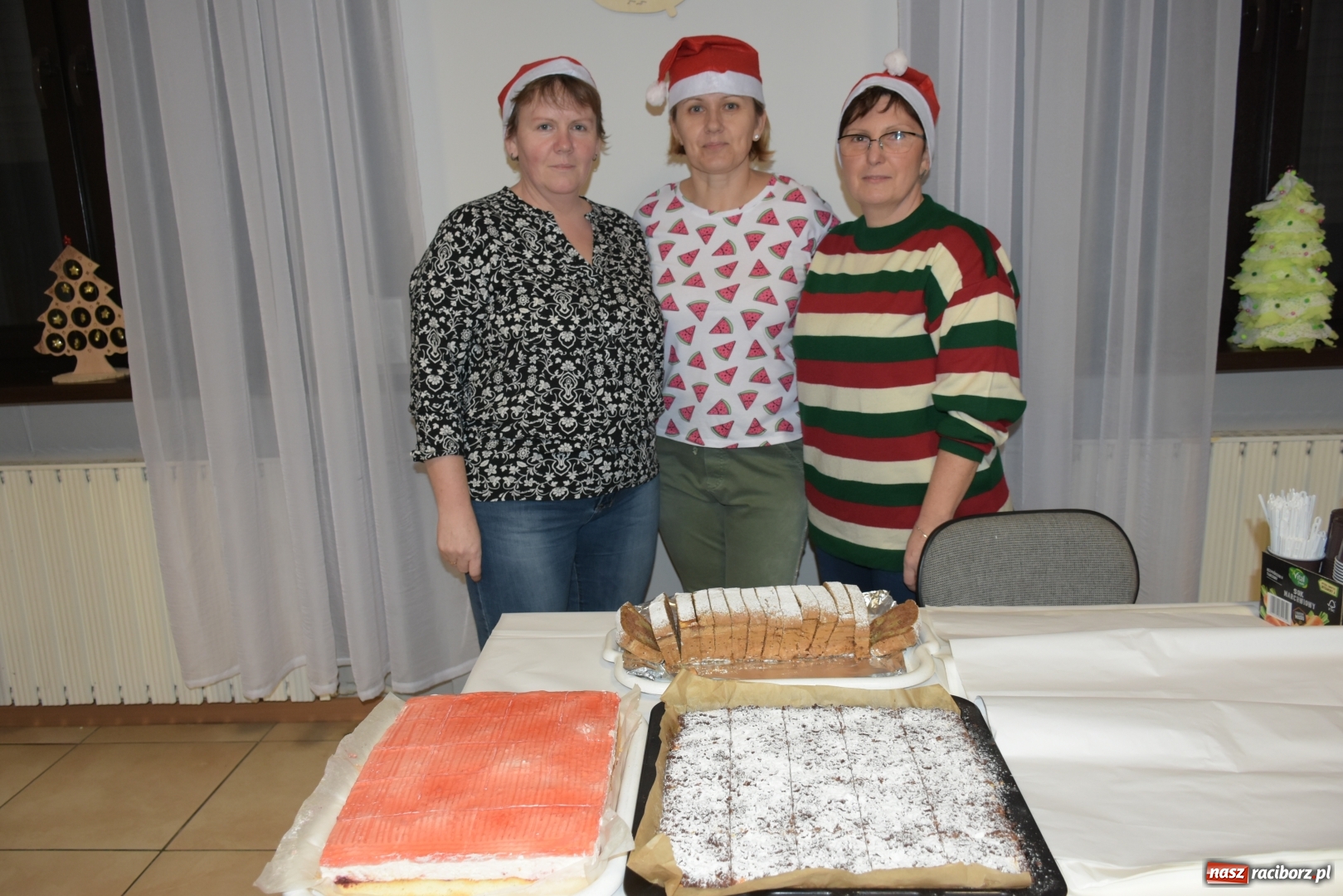 Zdjęcie w galerii na portalu naszraciborz.pl: Rodzice wystąpili dla dzieci. Nietypowy prezent na mikołajki w Roszkowie wiadomości z regionu