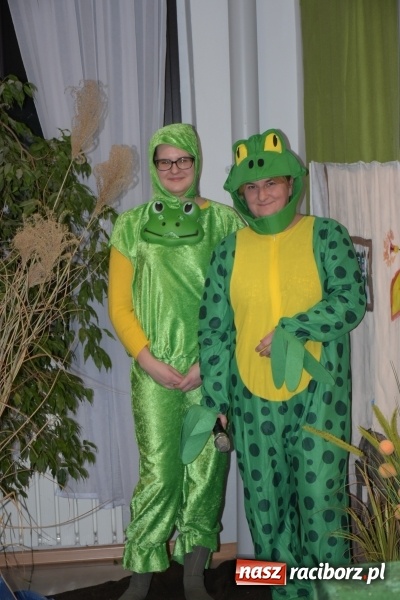 Zdjęcie w galerii na portalu naszraciborz.pl: Rodzice wystąpili dla dzieci. Nietypowy prezent na mikołajki w Roszkowie wiadomości z regionu