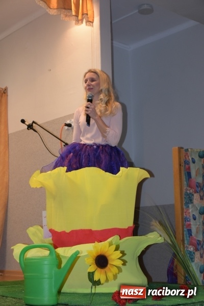 Zdjęcie w galerii na portalu naszraciborz.pl: Rodzice wystąpili dla dzieci. Nietypowy prezent na mikołajki w Roszkowie wiadomości z regionu