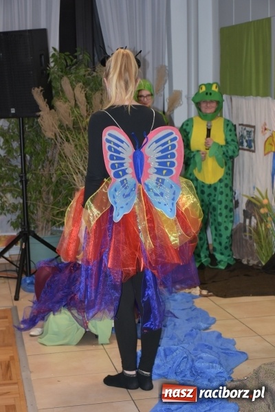 Zdjęcie w galerii na portalu naszraciborz.pl: Rodzice wystąpili dla dzieci. Nietypowy prezent na mikołajki w Roszkowie wiadomości z regionu