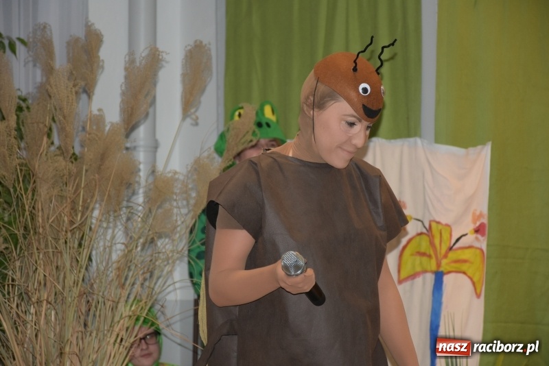 Zdjęcie w galerii na portalu naszraciborz.pl: Rodzice wystąpili dla dzieci. Nietypowy prezent na mikołajki w Roszkowie wiadomości z regionu