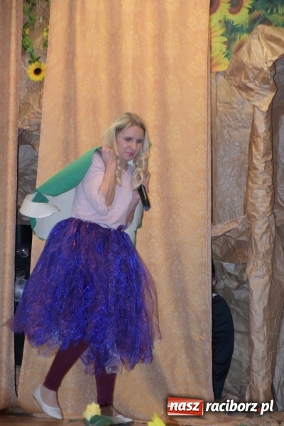 Zdjęcie w galerii na portalu naszraciborz.pl: Rodzice wystąpili dla dzieci. Nietypowy prezent na mikołajki w Roszkowie wiadomości z regionu