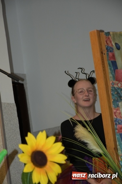 Zdjęcie w galerii na portalu naszraciborz.pl: Rodzice wystąpili dla dzieci. Nietypowy prezent na mikołajki w Roszkowie wiadomości z regionu