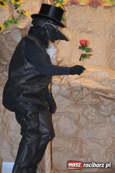 Zdjęcie w galerii na portalu naszraciborz.pl: Rodzice wystąpili dla dzieci. Nietypowy prezent na mikołajki w Roszkowie wiadomości z regionu