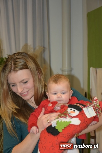 Zdjęcie w galerii na portalu naszraciborz.pl: Rodzice wystąpili dla dzieci. Nietypowy prezent na mikołajki w Roszkowie wiadomości z regionu