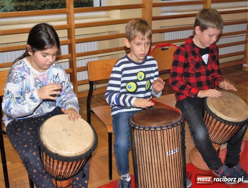 Zdjęcie w galerii na portalu naszraciborz.pl: Integracja nie segregacja. Akcja w SP 1 na Ostrogu  wiadomości z regionu