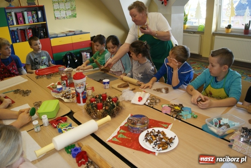 Zdjęcie w galerii na portalu naszraciborz.pl: W Studziennej dzieci piekły świąteczne pierniki wiadomości z regionu