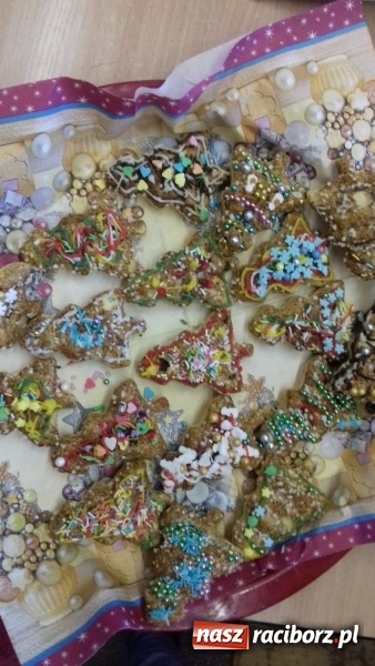 Zdjęcie w galerii na portalu naszraciborz.pl: W Studziennej dzieci piekły świąteczne pierniki wiadomości z regionu