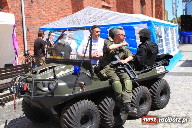 Zdjęcie w galerii na portalu naszraciborz.pl: Amfibia z Kanady w Raciborzu wiadomości z regionu