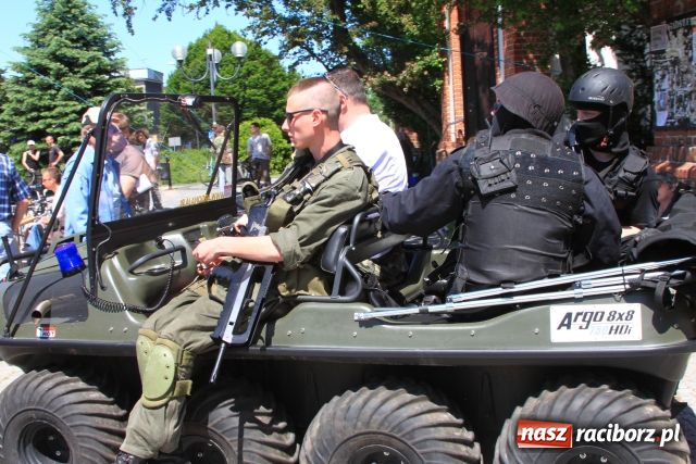 Zdjęcie w galerii na portalu naszraciborz.pl: Amfibia z Kanady w Raciborzu wiadomości z regionu